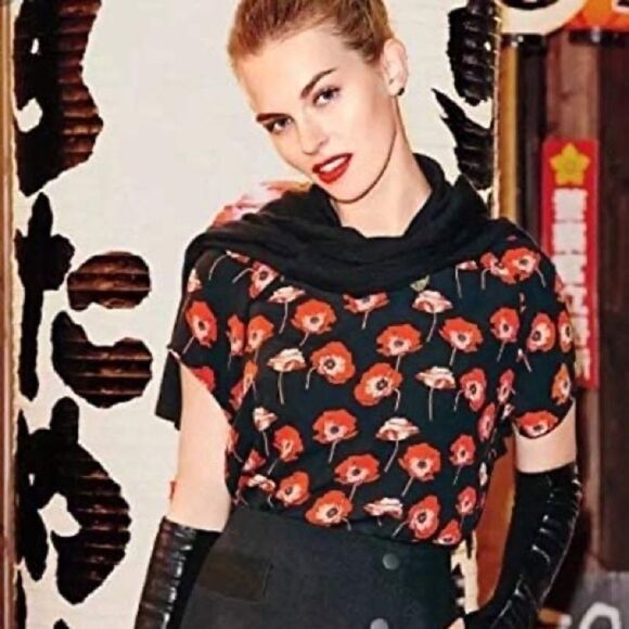 CAbi Flanders Navy & Red Poppy Split Back Blouse - Picture 2 of 9